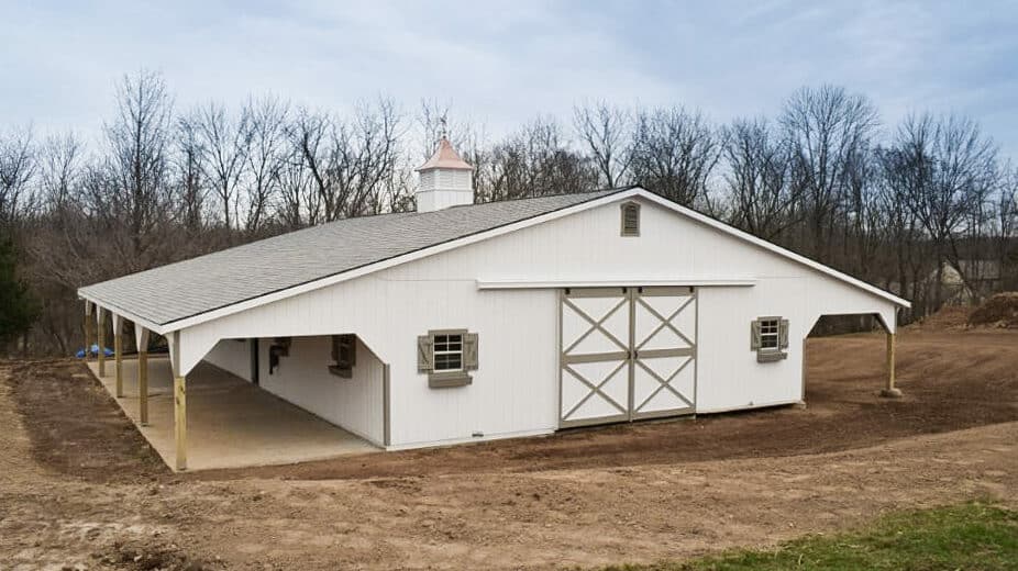 the trail side horse barn